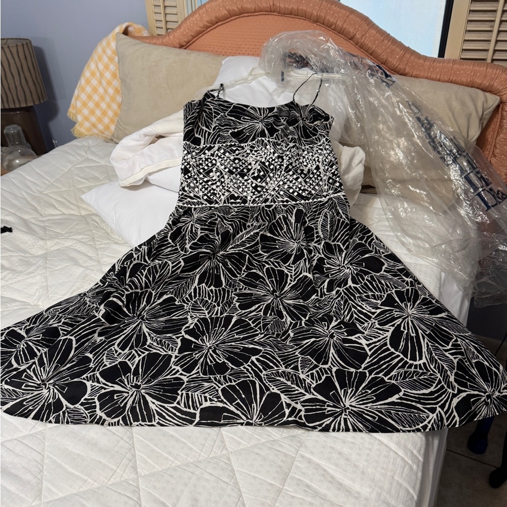2 piece Positive Attitude Black White Floral Midi Dress/jacket tulle lining!